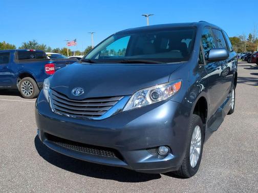2017 Toyota Sienna XLE