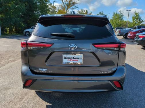 2022 Toyota Highlander Limited