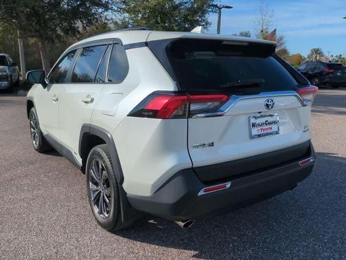 2022 Toyota RAV4 Hybrid XLE Premium