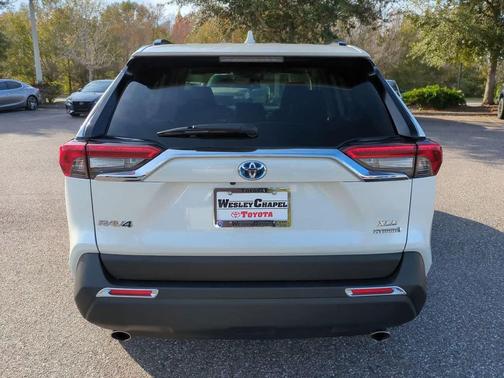 2022 Toyota RAV4 Hybrid XLE Premium