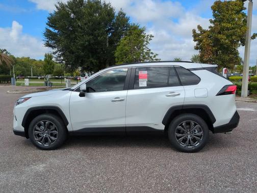 2025 Toyota RAV4 Hybrid SE