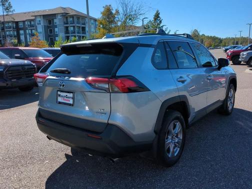 2022 Toyota RAV4 Hybrid LE