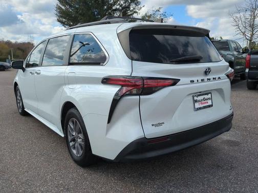 2022 Toyota Sienna XLE