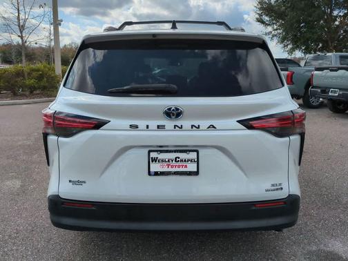 2022 Toyota Sienna XLE