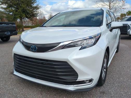 2022 Toyota Sienna XLE