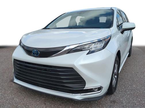 2022 Toyota Sienna XLE