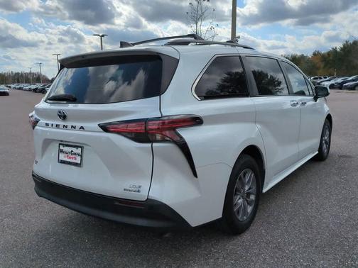 2022 Toyota Sienna XLE