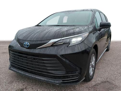 2025 Toyota Sienna LE