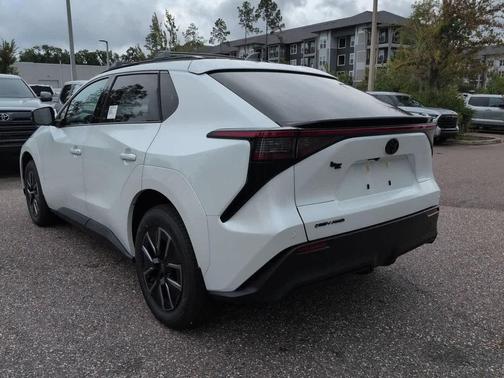 Wind Chill Pearl 2026 Toyota bZ XLE
