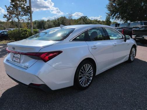 Wind Chill Pearl 2020 Toyota Avalon Hybrid Limited