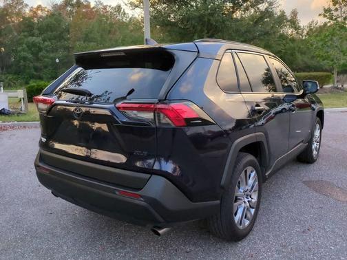 2020 Toyota RAV4 XLE Premium
