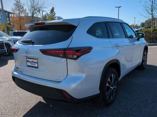 2025 Toyota Highlander XLE