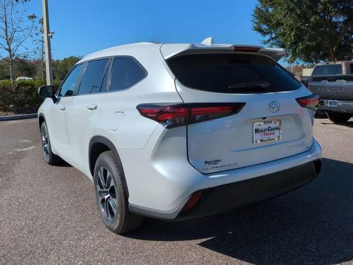 2025 Toyota Highlander XLE