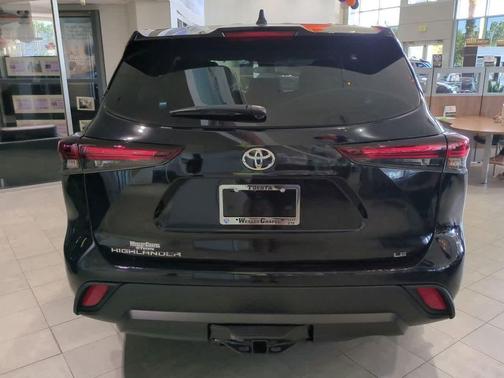 2025 Toyota Highlander LE