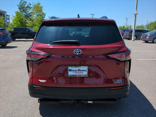 2022 Toyota Sienna XLE 8 Passenger