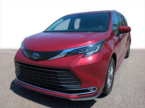 2022 Toyota Sienna XLE 8 Passenger