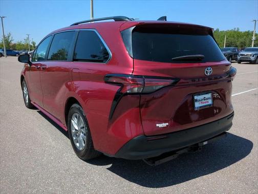 2022 Toyota Sienna XLE 8 Passenger
