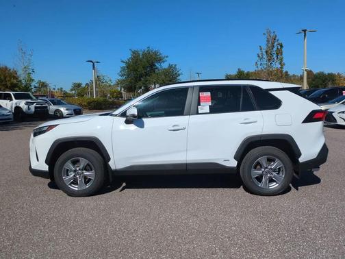 2025 Toyota RAV4 Hybrid XLE