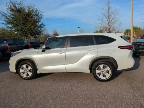 2023 Toyota Highlander L