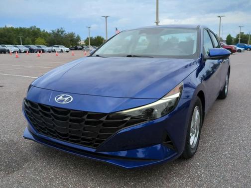 2022 Hyundai ELANTRA SE