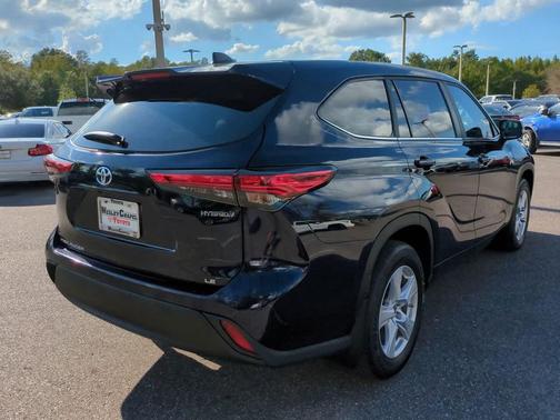 2023 Toyota Highlander Hybrid LE