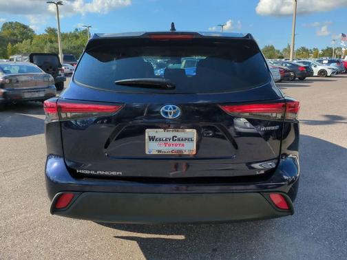 2023 Toyota Highlander Hybrid LE