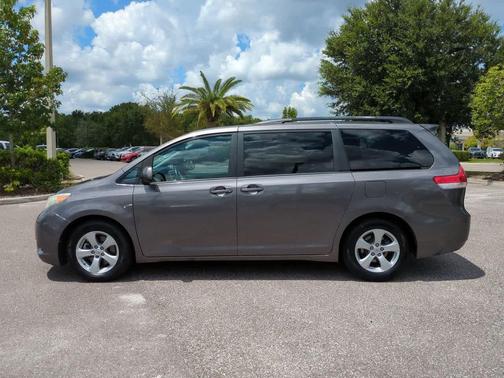 2013 Toyota Sienna LE