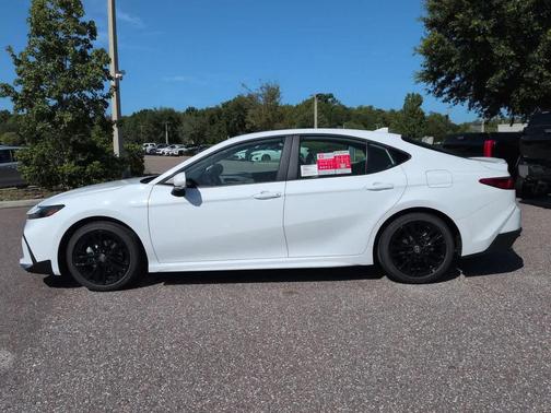 Ice Cap 2026 Toyota Camry SE