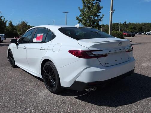 Ice Cap 2026 Toyota Camry SE