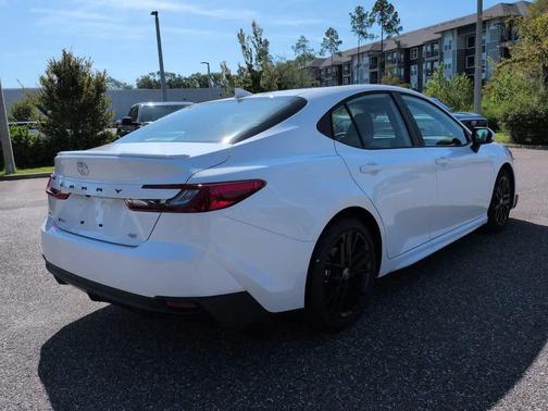 Ice Cap 2026 Toyota Camry SE