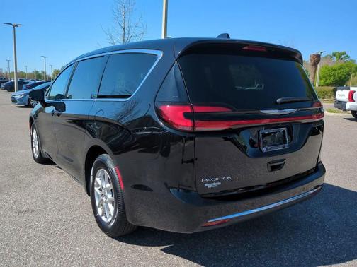2025 Chrysler Pacifica L
