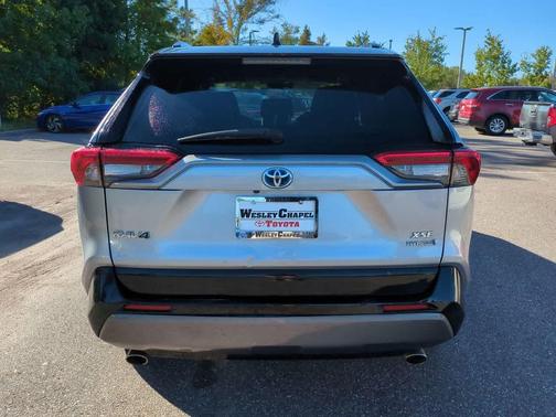 2021 Toyota RAV4 Hybrid SE