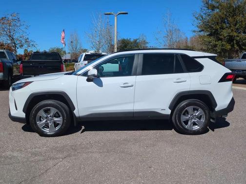 2025 Toyota RAV4 Hybrid XLE