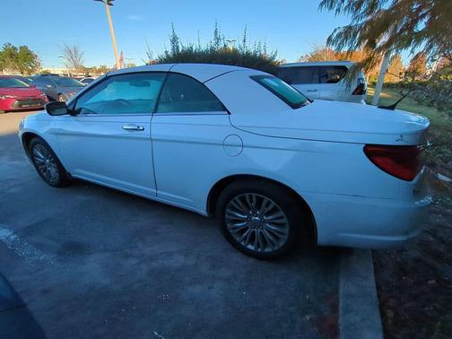 2013 Chrysler 200 Limited