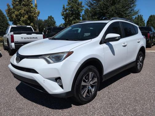Super White 2018 Toyota RAV4 XLE