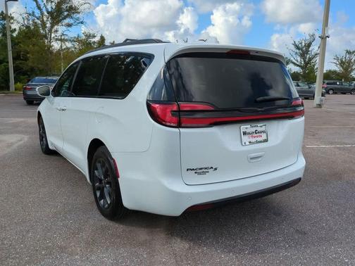 2021 Chrysler Pacifica Touring