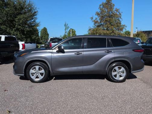 Magnetic Gray Metallic 2022 Toyota Highlander L