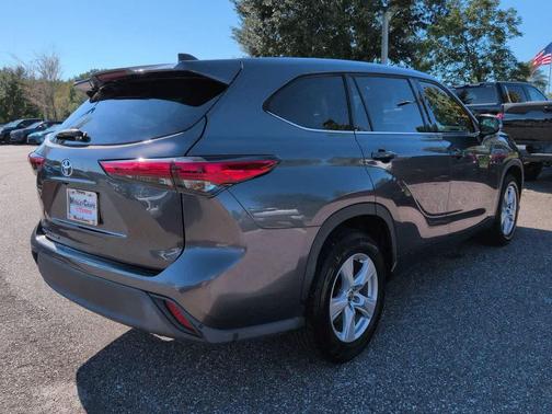Magnetic Gray Metallic 2022 Toyota Highlander L