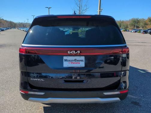 2024 Kia Carnival LX