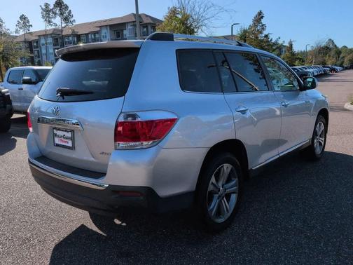 Classic Silver Metallic 2011 Toyota Highlander Limited