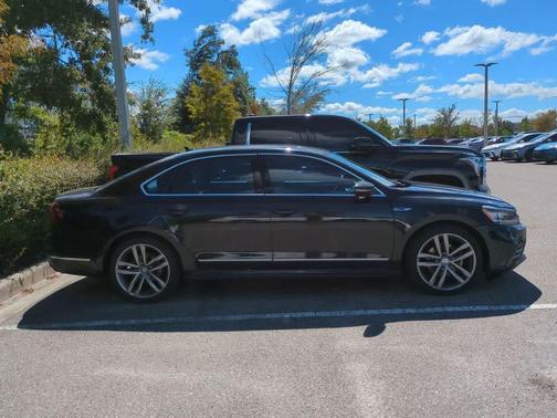 2017 Volkswagen Passat 1.8T R-Line w/Comfort
