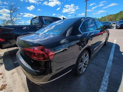 2017 Volkswagen Passat 1.8T R-Line w/Comfort