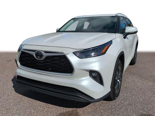 2024 Toyota Highlander LE