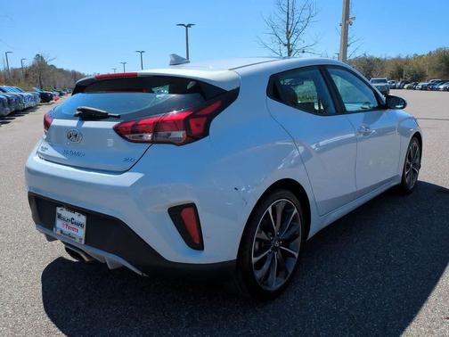 2019 Hyundai Veloster 2