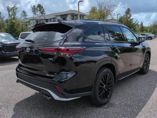 Midnight Black Metallic 2026 Toyota Highlander XSE