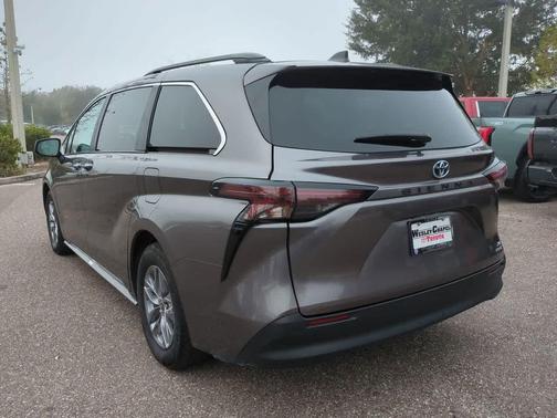 2024 Toyota Sienna XLE