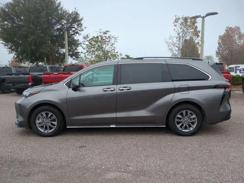 2024 Toyota Sienna XLE
