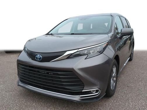 2024 Toyota Sienna XLE
