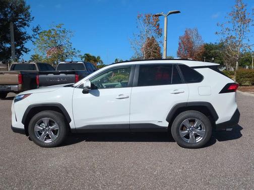 2025 Toyota RAV4 Hybrid XLE