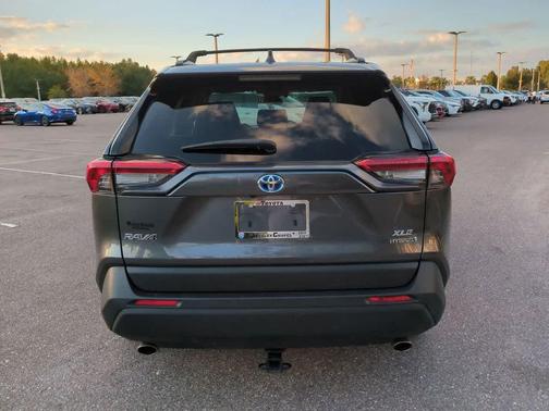 2021 Toyota RAV4 Hybrid XLE